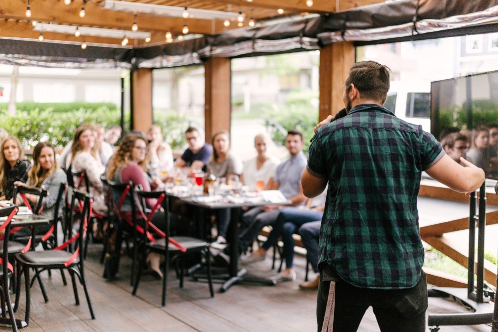 A leader communicating a strong strategic narrative to engaged employees